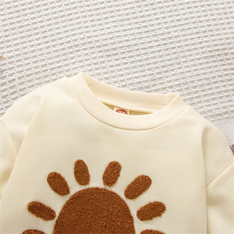 ma&baby 0-24M. Malo dijete, novorođenče, dječak, djevojčica. Kombinezon s uzorkom sunca. Odjeća s dugim rukavima. Jesensko proljeće.