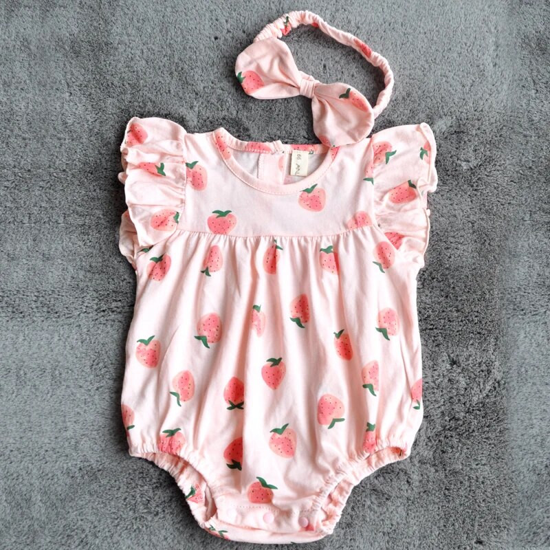 Flying Sleeves Καλοκαιρινό νεογέννητο μωρό Rompers Κοριτσάκι Jumpsuit Strawberry print Κοντό μανίκι κοριτσίστικα ρούχα