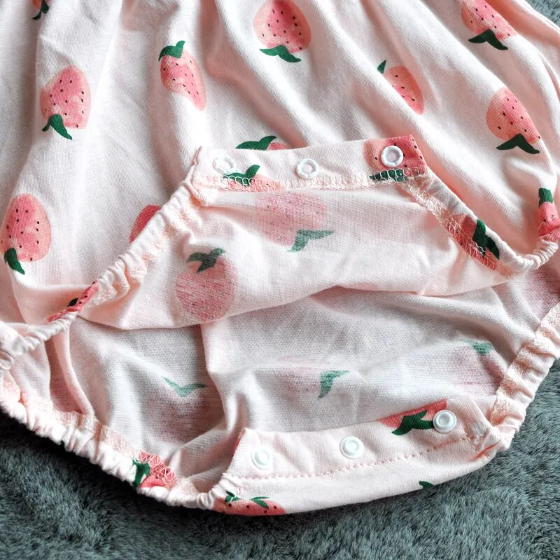 Flying Sleeves Καλοκαιρινό νεογέννητο μωρό Rompers Κοριτσάκι Jumpsuit Strawberry print Κοντό μανίκι κοριτσίστικα ρούχα