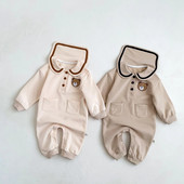 Proljeće 2023. Nova odjeća za bebe Novorođenčad Dječaci Složene štrample Kombinezoni za dojenčad Djevojčice Engleski stil Medvjed Onesie Odjeća 0-2Y