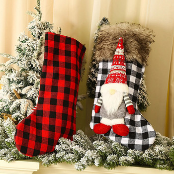 Големи чорапи за коледни подаръци Коледен декор за домашни чанти PP памучен нетъкан текстил Дамски червени черни карирани новогодишни бонбониери