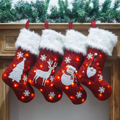 Ziemassvētku zeķes Zeķes Led Light Up Santa Elk Zeķes Ziemassvētku dāvanu maisiņš Ziemassvētku kamīna eglīte Ziemassvētku rotājumi bērniem Dāvana