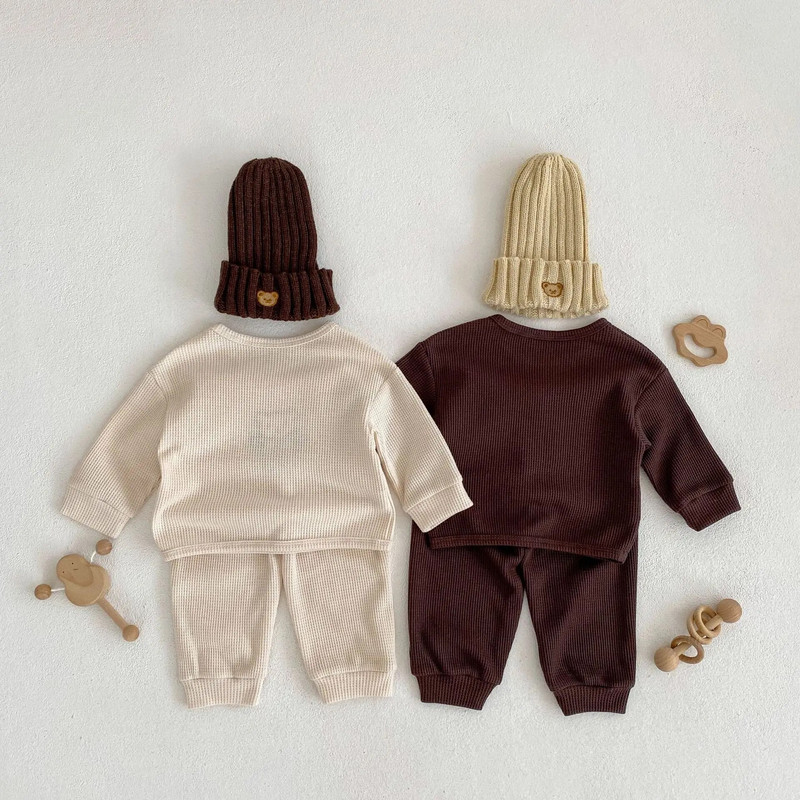 2023. gada pavasara rudens bērnu apģērbu komplekti, vafeļu lācītis, izšuvumi ar garām piedurknēm, topi un bikses, 2 gab.