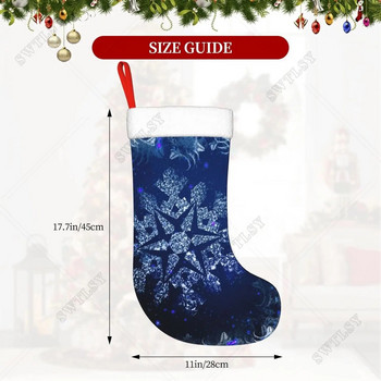 Коледен чорап Класически големи чорапи Огромни снежинки в синьо звездно небе 18 инча Коледен чорап за семеен празник