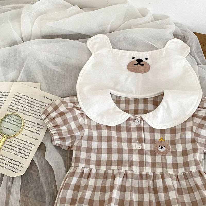 Korejiešu bērnu apģērbi vasaras zīdaiņu meitenēm zēniem rūtaini īsām piedurknēm bodiji jauks lācis ar izšuvumu atloks viendaļīgs toddler kombinezons