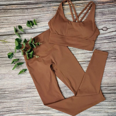 Modes sporta zāles komplekti Active Wear Sieviešu pelēks Jogas komplekts Elpojošs Sieviešu treniņu 2 daļīgs komplekts Sieviešu sporta tērpi Apģērbu vairumtirdzniecība