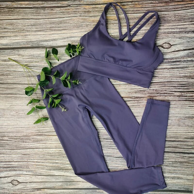 Modes sporta zāles komplekti Active Wear Sieviešu pelēks Jogas komplekts Elpojošs Sieviešu treniņu 2 daļīgs komplekts Sieviešu sporta tērpi Apģērbu vairumtirdzniecība