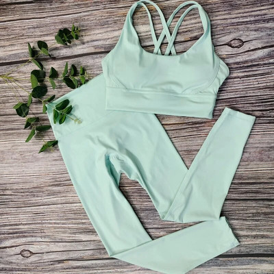 Modes sporta zāles komplekti Active Wear Sieviešu pelēks Jogas komplekts Elpojošs Sieviešu treniņu 2 daļīgs komplekts Sieviešu sporta tērpi Apģērbu vairumtirdzniecība