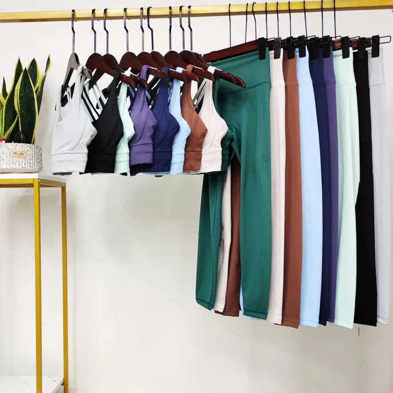 Modes sporta zāles komplekti Active Wear Sieviešu pelēks Jogas komplekts Elpojošs Sieviešu treniņu 2 daļīgs komplekts Sieviešu sporta tērpi Apģērbu vairumtirdzniecība