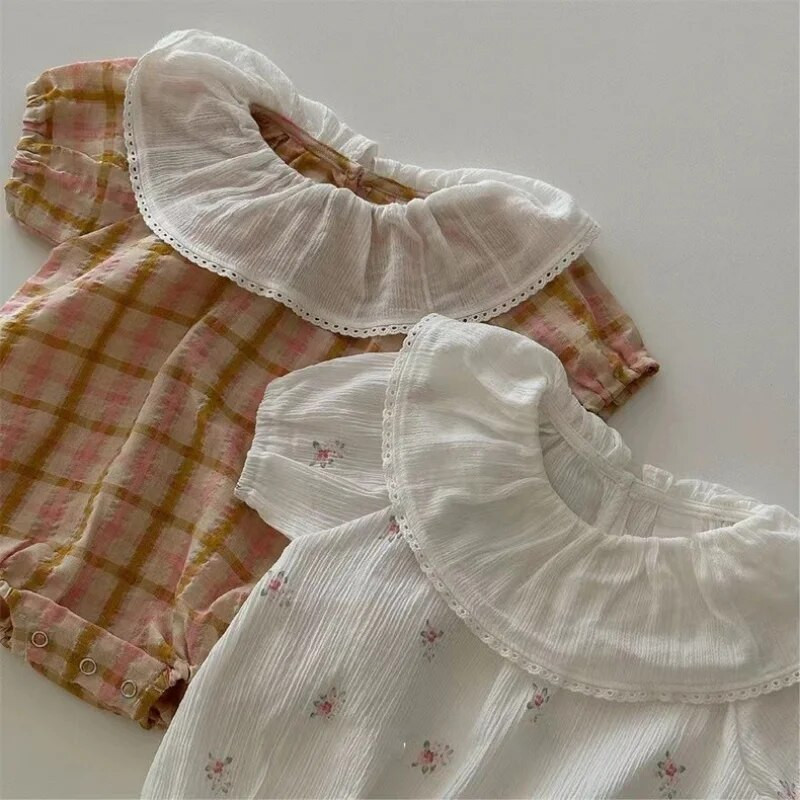 5965B Tüdrukute riided 2023 Suvi Uus armas lahe tšekk Lootoselehe krae ronimisriided Armsad tüdrukute ühes tükis riided