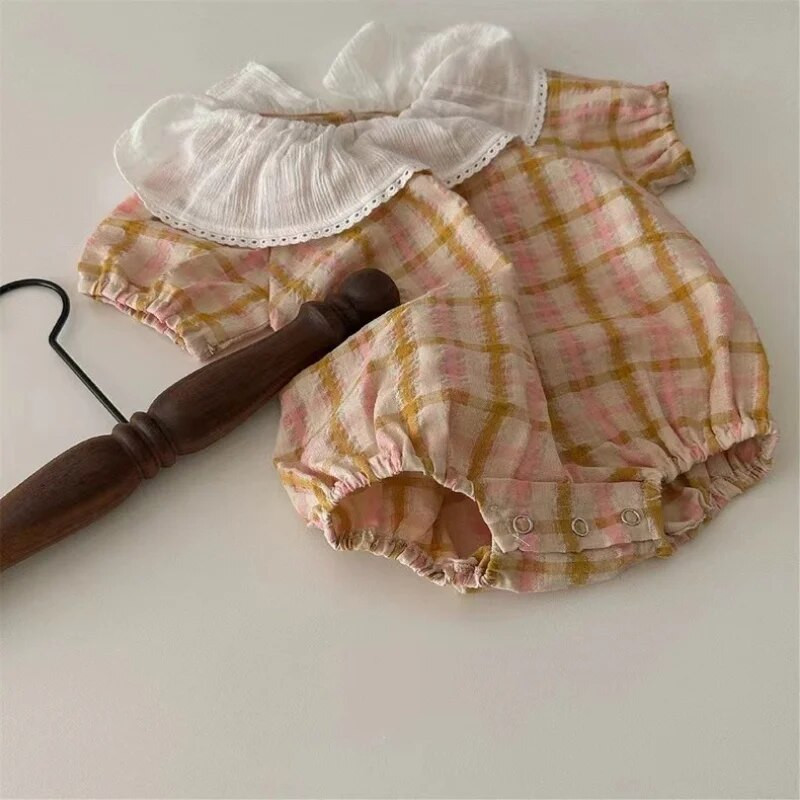 5965B Tüdrukute riided 2023 Suvi Uus armas lahe tšekk Lootoselehe krae ronimisriided Armsad tüdrukute ühes tükis riided