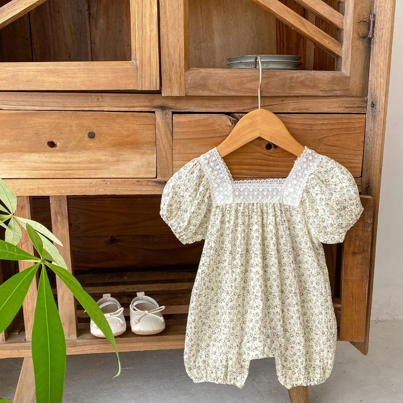 5924B Babaruha 2023 Nyáron Új divat Csipke virágos, négyzet alakú galléros, lány kombiné, édes, szép egyrészes ruhák
