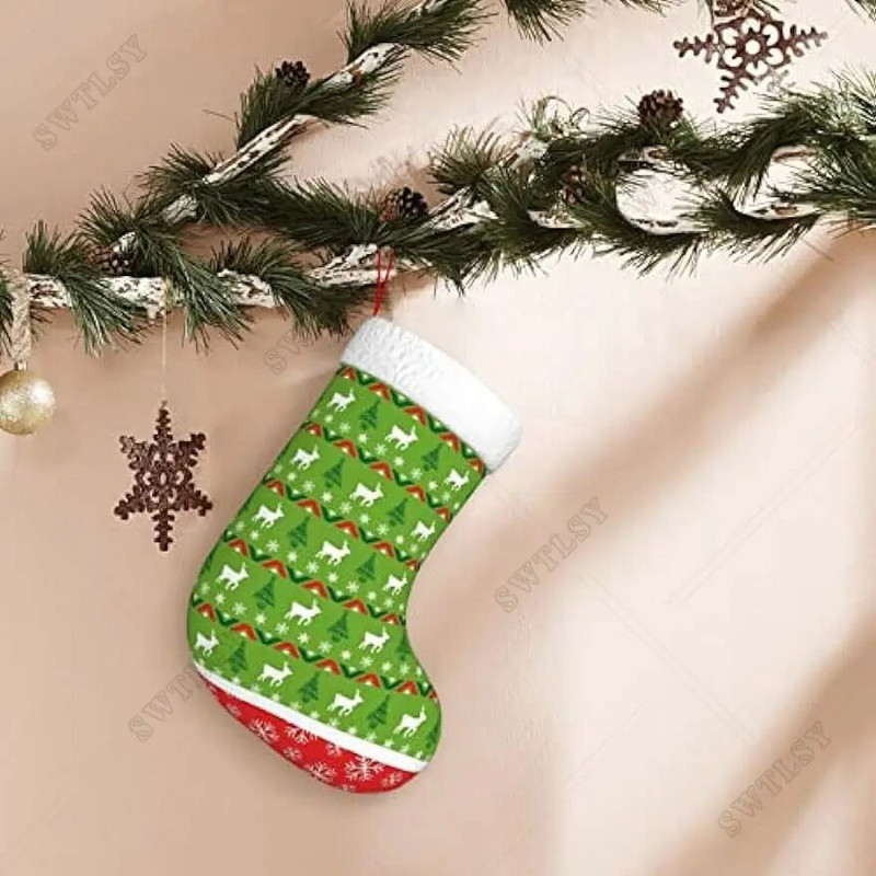 Božićne čarape Svečani crveni i zeleni sobovi, drveće, snježne pahulje Božićne čarape za božićne ukrase