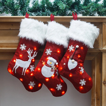 Осветени червени коледни чорапи Коледни чорапи Подаръчна чанта Плюшена камина Висящи чорапи за семейни празници Коледно парти