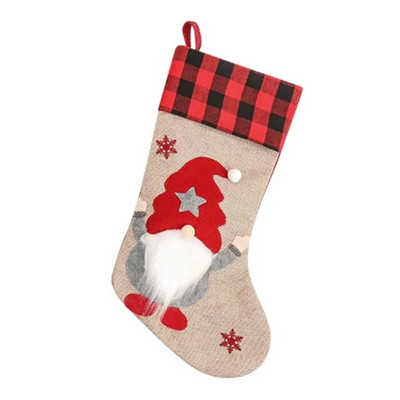 Karácsonyi dekoráció Karácsonyi zoknik medálok kis csizmák gyerekeknek újévi cukorka táska ajándék kandalló fa díszek