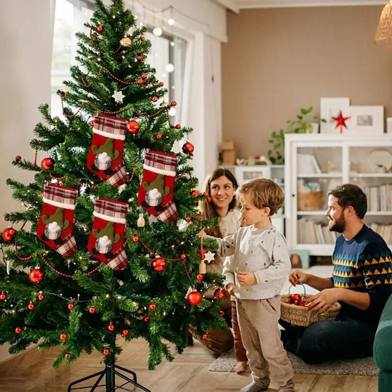 Ziemassvētku zeķes Gnome Zeķes Ziemassvētku dāvanu maisiņš Kamīna eglīte Ziemassvētku rotājumi Mājas bērniem Dāvana