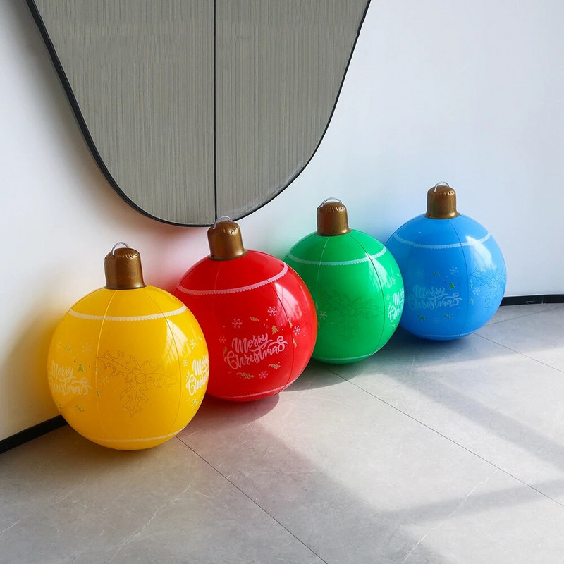PVC-st täispuhutavad jõulukaunistused, hiiglaslik täispuhutav kaunistatud pall väliõue murubasseini jõulukaunistuseks