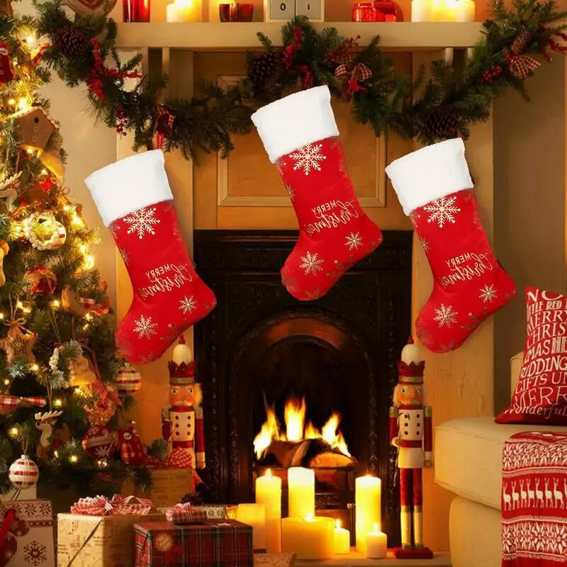 Zeķes Ziemassvētkiem pārnēsājamas radošas Ziemassvētku zeķes, atjaunojamas dekoratīvas uzkodu turētājs Ziemassvētku vecīša sniegavīra konfekšu maisiņi