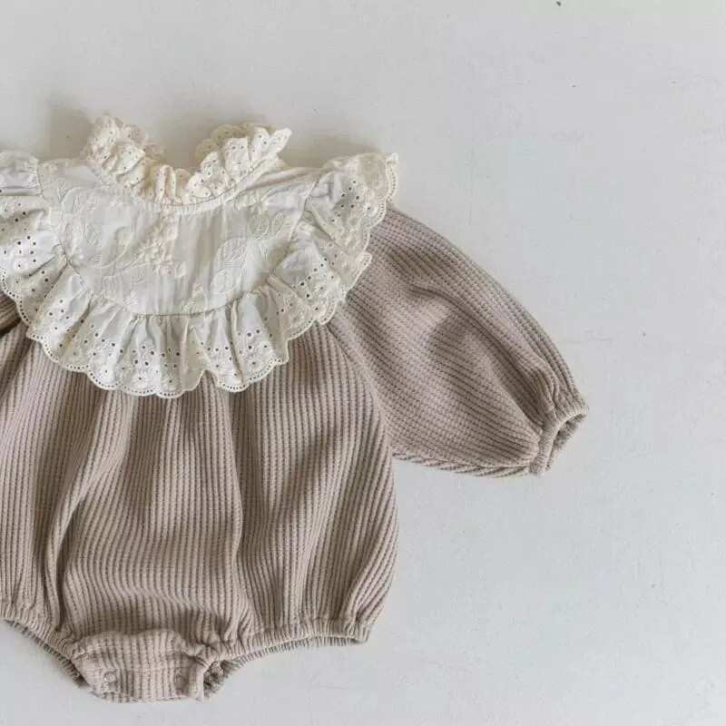 2023 m. rudens kūdikių nėrinių šliaužtinukai Princesės vėžlys vafliai Puikūs naujagimių mergaičių kombinezonai ilgomis rankovėmis, vintažiniai viengabalėliai