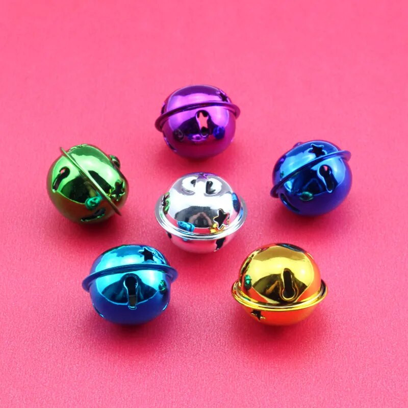 10 tk/pakend 24 mm kullast rauast lahtised metallhelmed kõlisevad kellukellad jõulukaunistusega ripats DIY käsitsi valmistatud käsitöötarvikute materjal