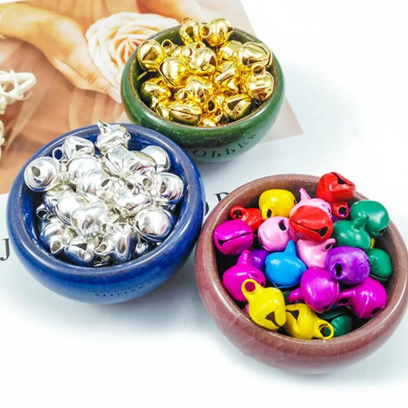 100 komada Božićna zvona jarkih boja od 6 mm, privlačna metalna zvona za vjetar, izrada ukrasnih zvona za zabavu