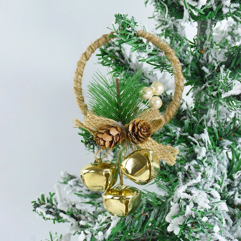 Ziemassvētku zvani Dekoratīvi mākslīgie priedes čiekuri Sarkanā oga Holly Lapas Zvani Zvani Zvani Ziemassvētku eglē piekārtie Natal Noel