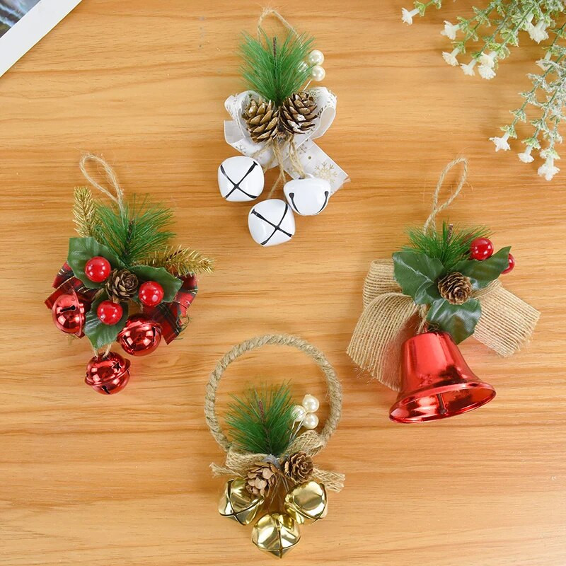 Ziemassvētku zvani Dekoratīvi mākslīgie priedes čiekuri Sarkanā oga Holly Lapas Zvani Zvani Zvani Ziemassvētku eglē piekārtie Natal Noel