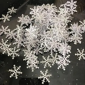 Jauns 300gb Ziemassvētku sniegpārslu dekors Ziemassvētku eglītes iekarināmais rotājums svētku dārza Ziemassvētku kāzu ballītes dekors ar sniega pārslām