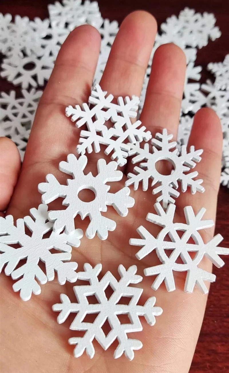 50gab Ziemassvētku sniegpārslas maisījums Koka sniegpārsla Sarkana balta Ballīšu piederumi / DIY dekorēšana ballītēm un festivāliem