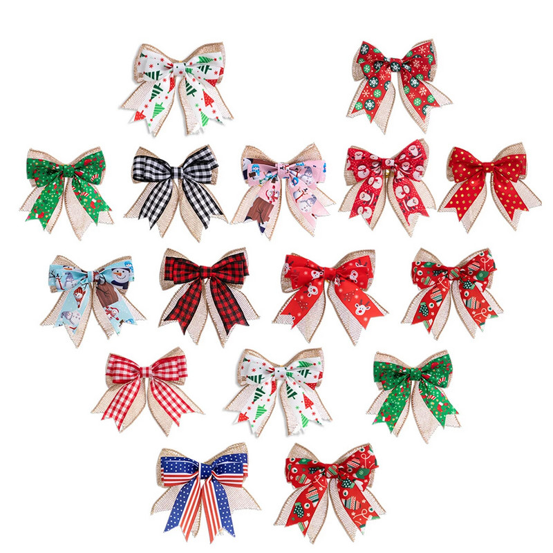 Puikus lankelis su kalėdiniu spaudiniu, lengvas dekoratyvinis ornamentas prie medžio durų sienos