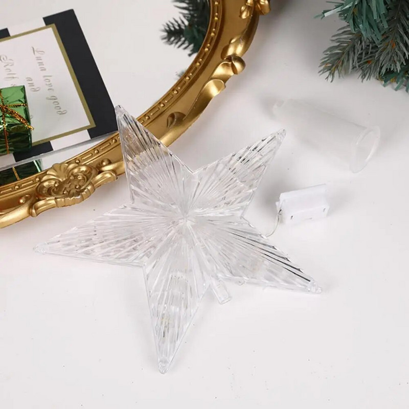 Ziemassvētku eglītes rotājuma egles virskārta Ziemassvētku eglītes zvaigznei. Svētku rotājums ar baterijām