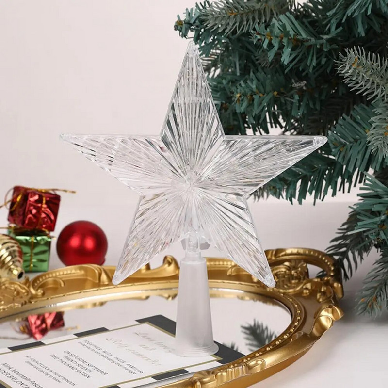 Ziemassvētku eglītes rotājuma egles virskārta Ziemassvētku eglītes zvaigznei. Svētku rotājums ar baterijām