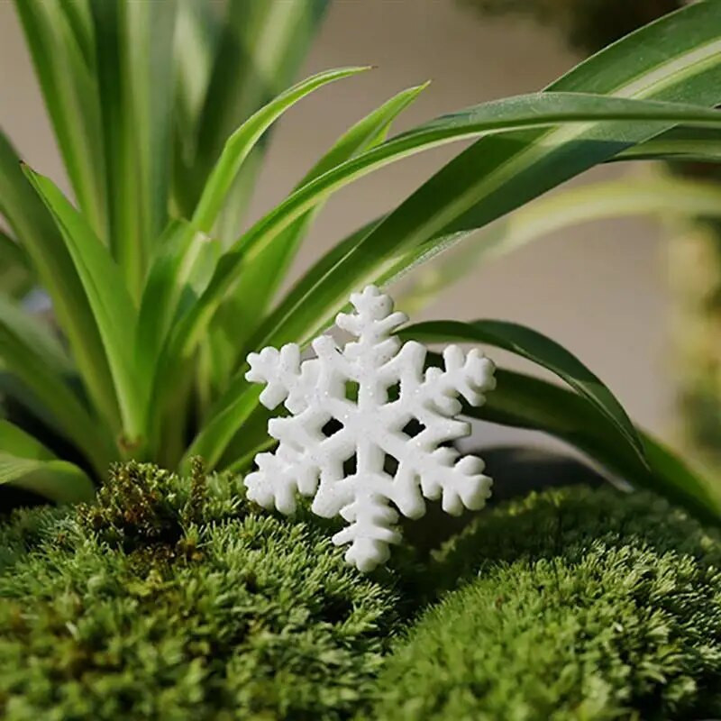 24 KOM Božićni ukras u obliku pahuljica Božićni minijaturni ukras Svjetlucavi ukras od smole u obliku pahuljica Bonsai ukras za festival