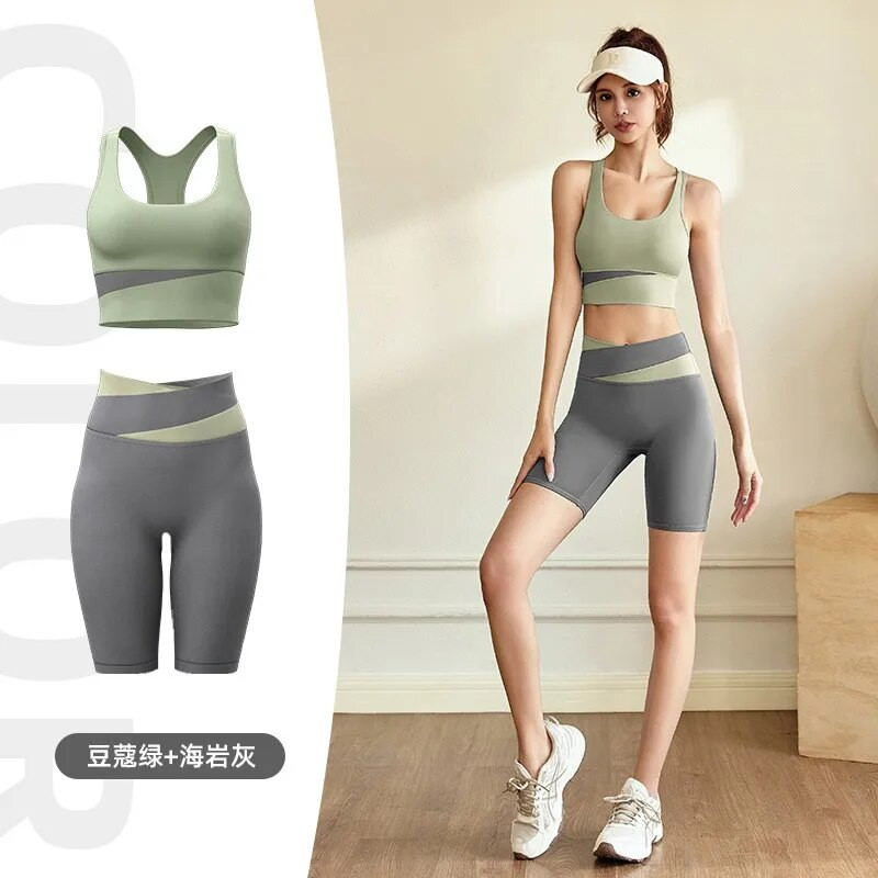 2GB Sieviešu jogas komplekts Trenažieru šortu komplekts Seksīgs sporta krūšturis Bezšuvju fitnesa šorti Skriešanas Apģērbs Sporta apģērbs Treniņa komplekts Sporta tērps