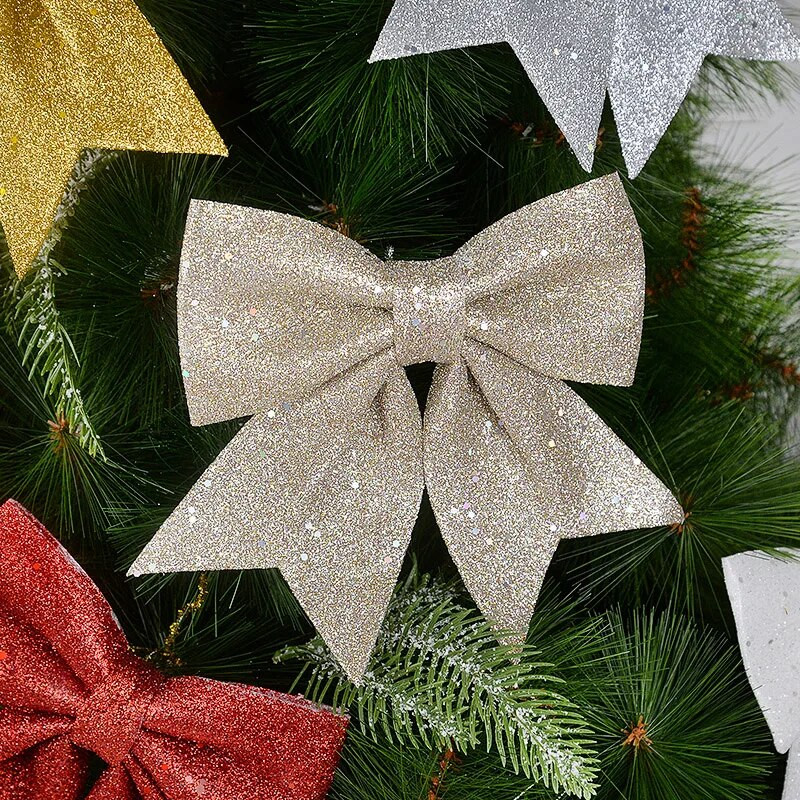 Lieli loki, sarkani zelti, mirdzoši mirdzoši Ziemassvētku tauriņi, Ziemassvētku eglītes piekārtie rotājumi Kāzu svētku ballīte Ziemassvētku rotājumi