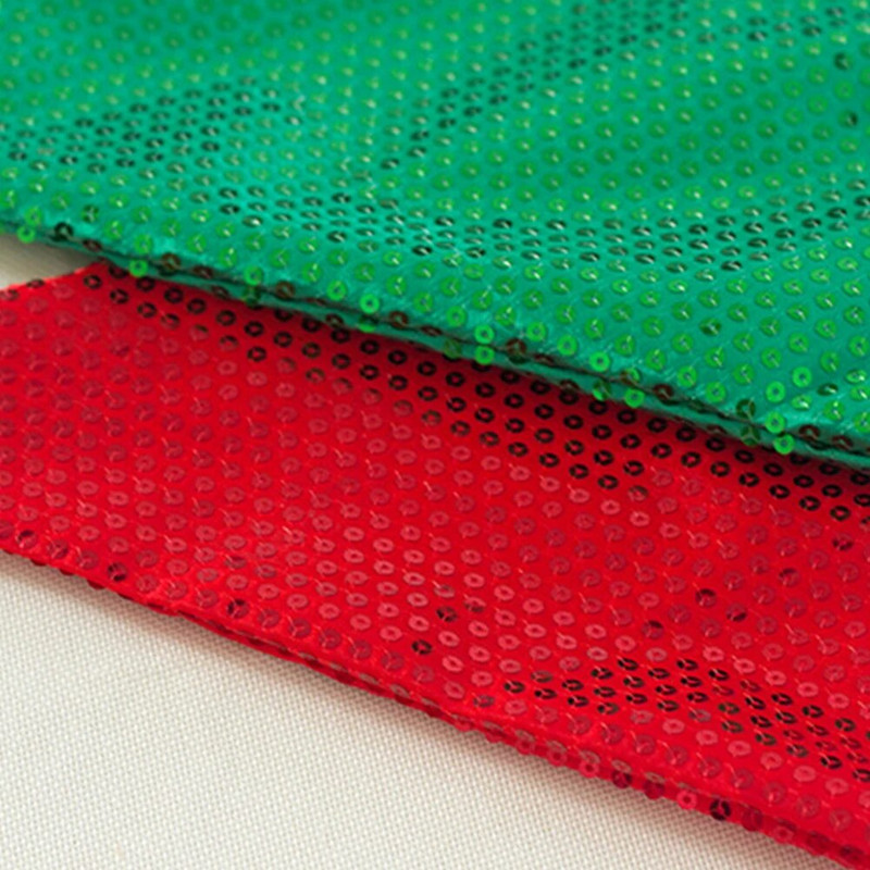 Mirdzošas vizulis Ziemassvētku cepures Samta Ziemassvētku rotājumi pieaugušajiem un bērniem Ziemassvētku festivāla svētku ballītei