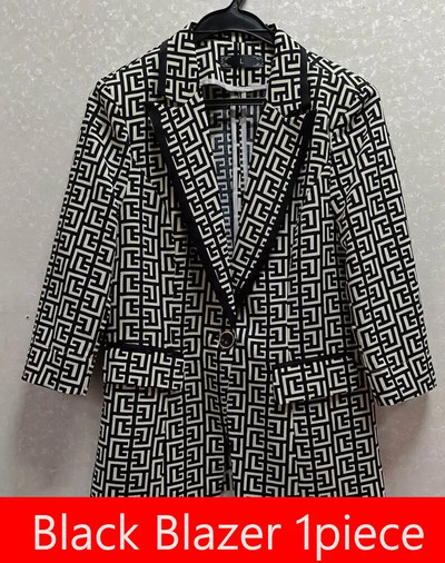 Jauni, eleganti sieviešu uzvalki 2023. gada vasarai, augstas kvalitātes modes plāns, ikdienas žakete un bikses, sieviešu darba apģērbs