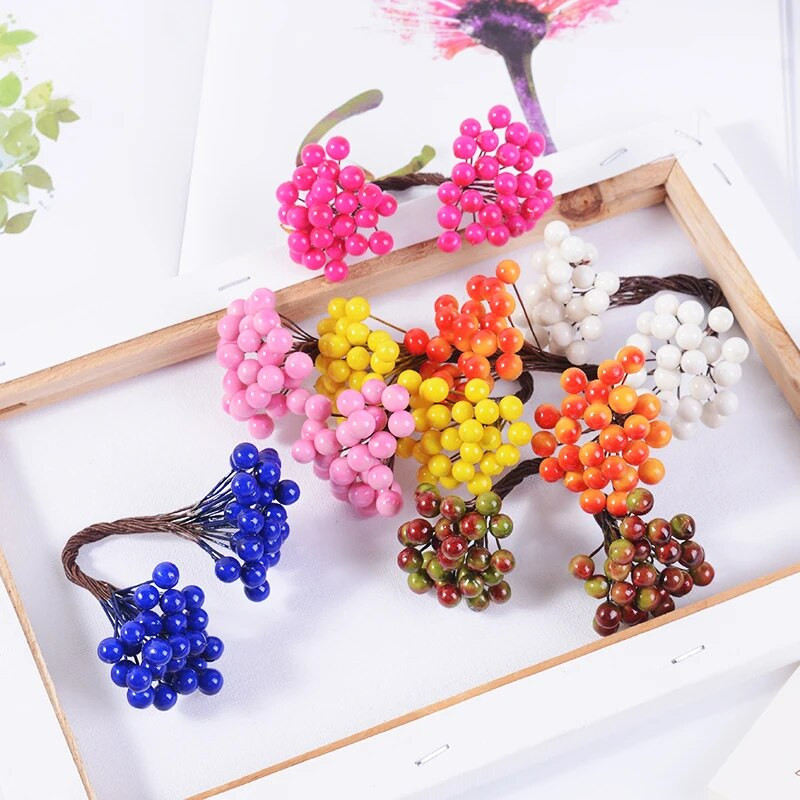 25 gab. 50 galviņas mākslīgo ziedu Ziemassvētku ogu baka kāzu dekorēšanai DIY Scrapbooking Dekoratīvs vainags Viltus ziedi