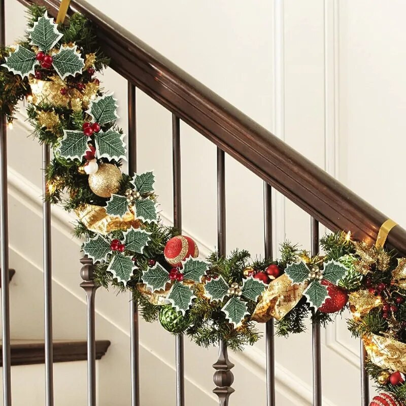 Novo božićno lišće božikovine Umjetne crvene bobice DIY Božićni vijenac Dekoracija za kućnu zabavu Božićno drvce Novogodišnji darovi Dekoracija