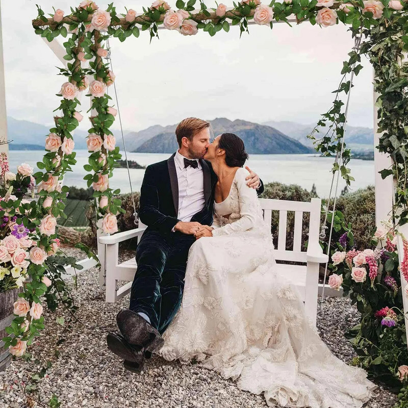 Umjetno cvijeće ruže od vinove loze 6,5 stopa lažna svilena ruža Viseći cvjetni vijenac Biljka bršljana za kućnu svadbu Dekoracija vrtnog zida