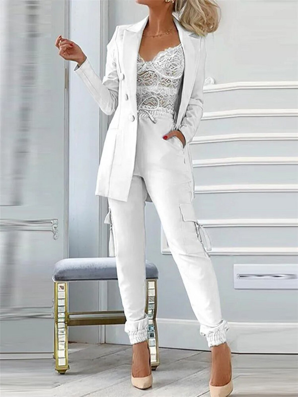 Komplet sakoa bez rukava s cvjetnim uzorkom i hlača na uzicu