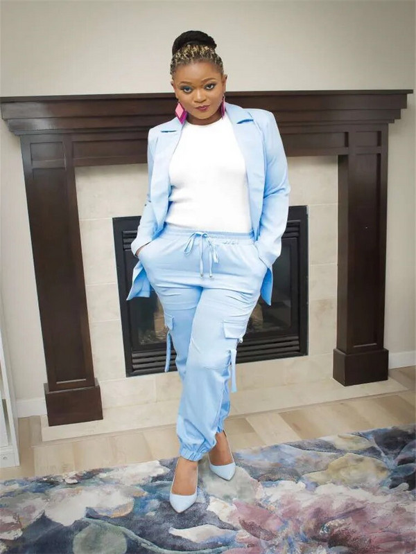 Komplet sakoa bez rukava s cvjetnim uzorkom i hlača na uzicu