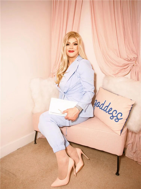 Komplet sakoa bez rukava s cvjetnim uzorkom i hlača na uzicu