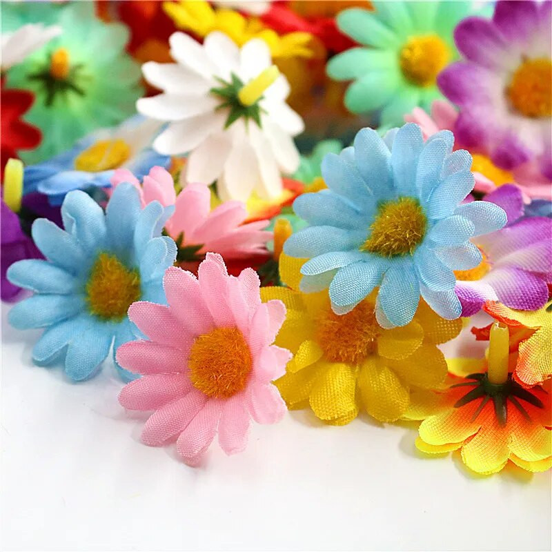 50/100 komada Mini Dasiy Umjetno cvijeće Glava Vjenčane dekoracije za uređenje doma DIY vijenac Poklon kutija Scrapbooking Craft Fake Flowe