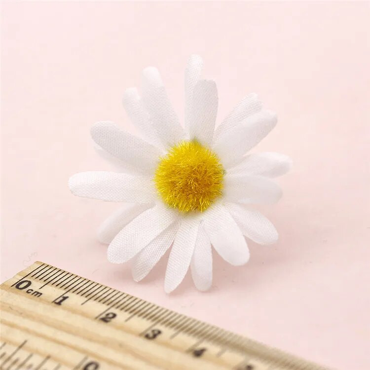 10 kom/lot Svileno umjetno cvijeće Tratinčica Lažno cvijeće Ljetna fotografija na plaži Ručno izrađeni DIY dodaci za uređenje doma za vjenčanje