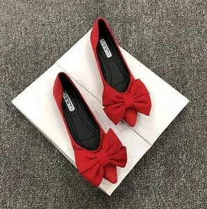 Juodi vienviečiai batai 2023 m. pavasario/rudens moteriški batai sekliais smailiais pirštais, plokščiapadžiais batai moteriški batai su drugeliais, didelio dydžio 44 45 46