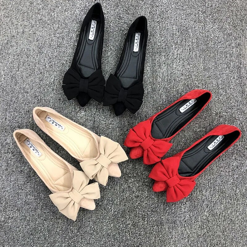 Juodi vienviečiai batai 2023 m. pavasario/rudens moteriški batai sekliais smailiais pirštais, plokščiapadžiais batai moteriški batai su drugeliais, didelio dydžio 44 45 46