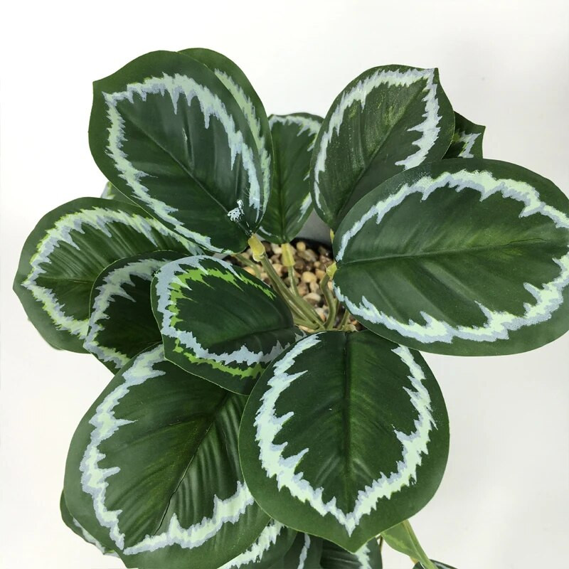 1 gab. Mākslīgais augs zaļo diļļu ziedu rotangpalmas lapu ballīte Mājas dekors Bruņurupuča lapu kāzu festivāla dekorēšana viltoti ziedi