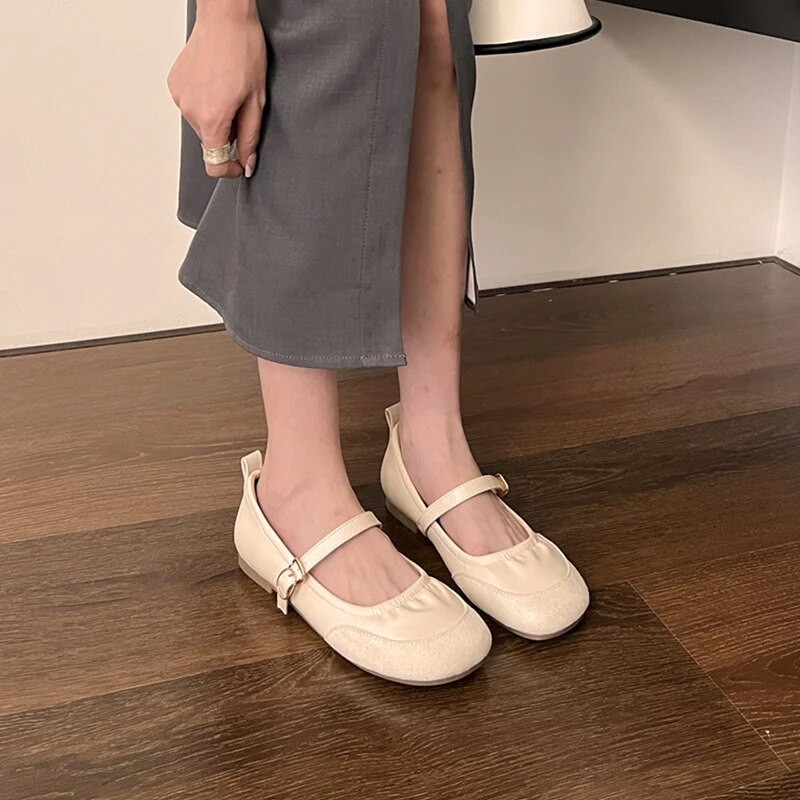 Dizajn marke Mary Jane cipele od brušene kože s okruglim prstima Ženske mekane elastične plisirane balerinke Ženske retro plitke mokasine s kopčom