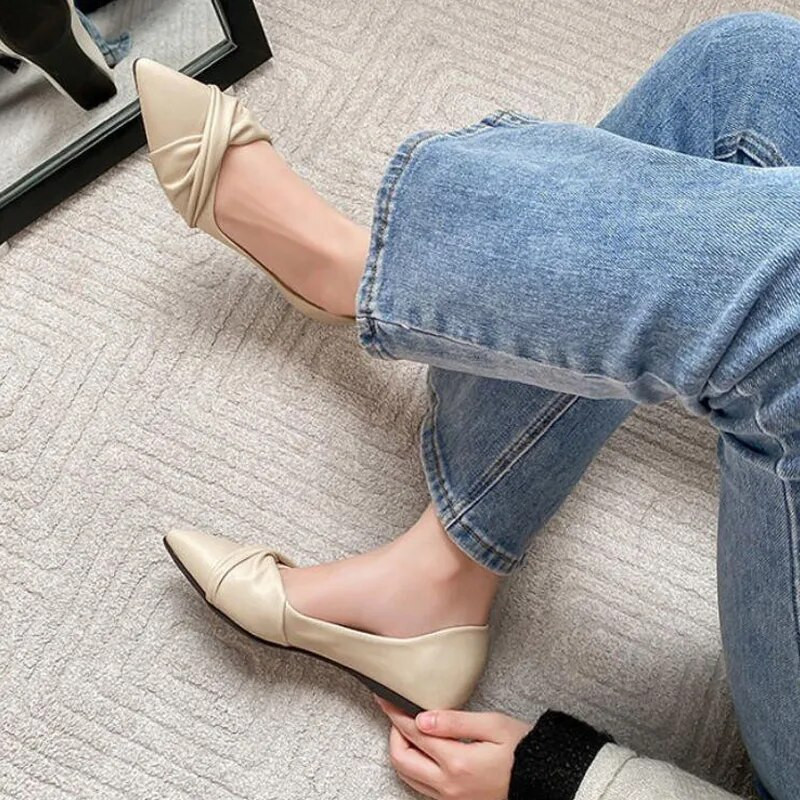 2023. aasta kevad, uued naiste lamedad kingad Moodne plisseeritud terava otsaga naiste jalanõud Pehmest nahast kleit Zapatos Mujer 5314